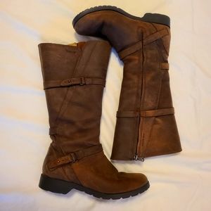 Teva De La Vina brown waterproof leather boots, size 6.5